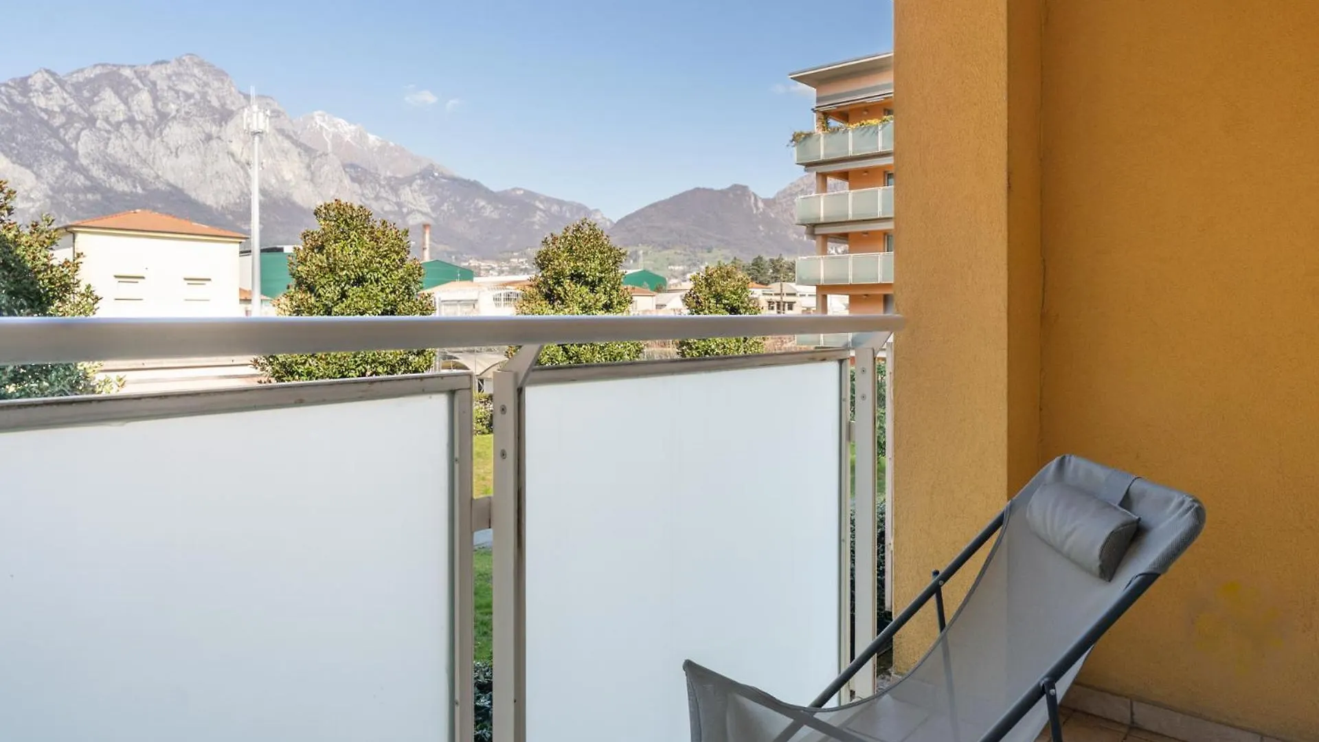 Large Well-Equipped Appartement Near Como Lake 莱科 公寓