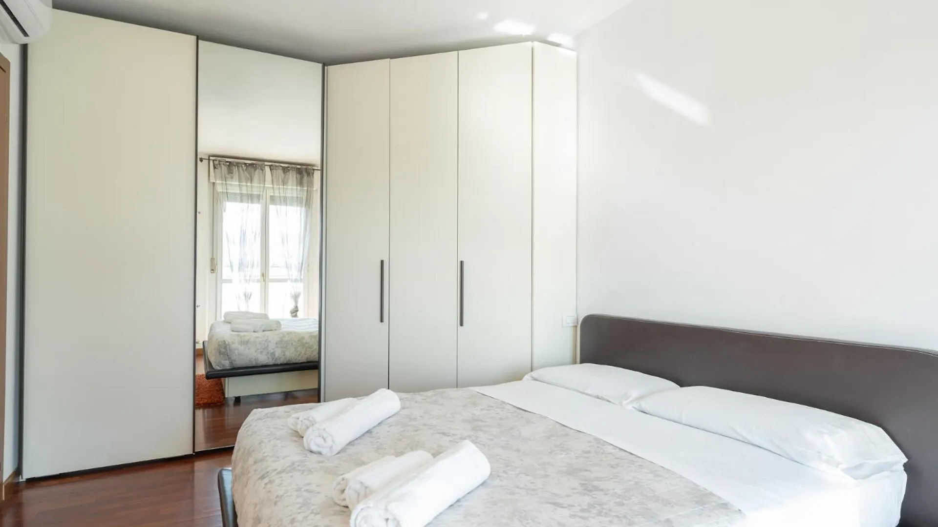 Large Well-Equipped Appartement Near Como Lake Лекко 0*,